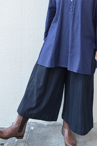 【SALE30％OFF】ランダムストライプ タックキュロット(ネイビー）