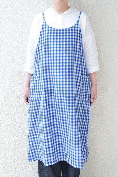 ギンガムチェックエプロンワンピース 綿麻　赤✖︎生成　ナチュラルエプロン　脇リボン ギンガムチェックエプロンワンピース 綿麻 赤✖︎生成 ナチュラル