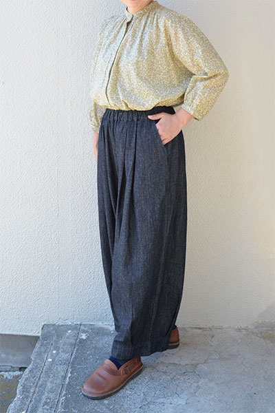 コットンリネンデニム 裾タックパンツ