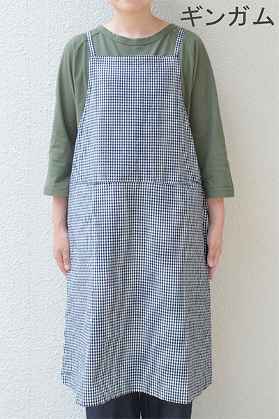 ギンガムチェックエプロンワンピース 綿麻　黒✖︎生成　ナチュラルエプロン　脇リボン ギンガムチェックエプロンワンピース 綿麻 黒✖︎生成 ナチュラル