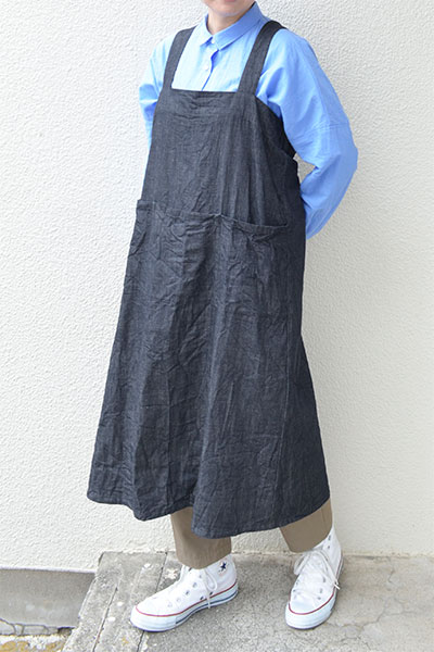 バックでクロス。かぶるだけのデニムエプロン。- homeworking通販サイト