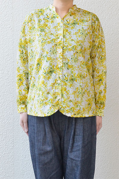 【ポイント3倍】【送料無料】ローンミモザプリント スキッパーブラウス(ホワイト)