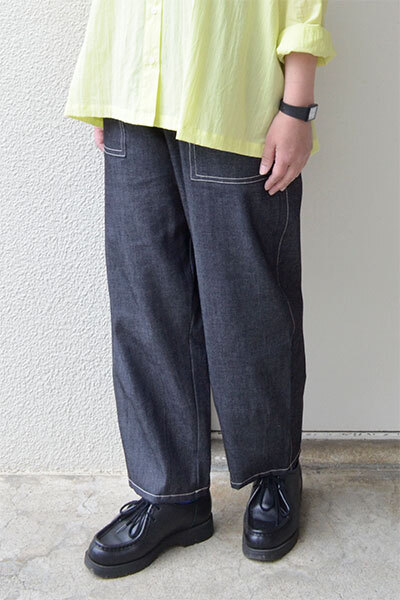 【送料無料】8オンスセルヴィッチデニム 裾ダーツパンツ(ネイビー）