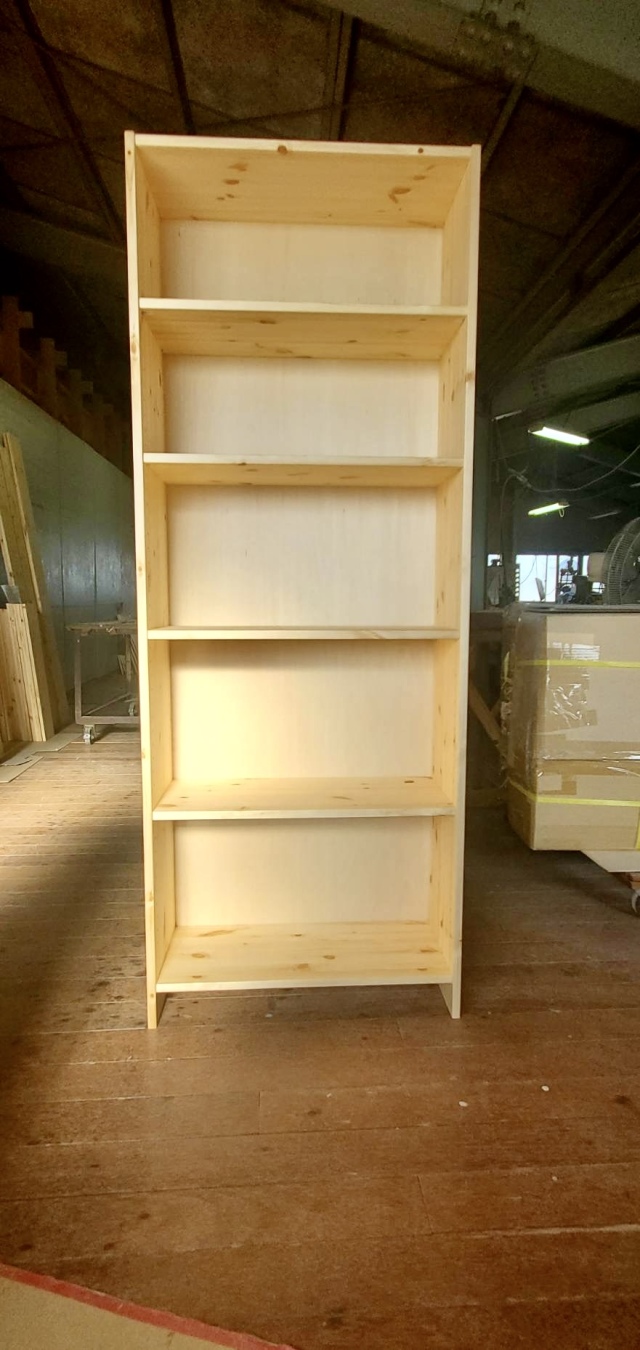 高さ181～190cm、横幅61～70cm、奥行き30cmの本棚ユニットです。本棚屋