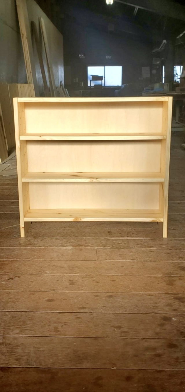 高さ61～70cm、横幅61～70cm、奥行き15cmの本棚ユニットです。本棚屋の