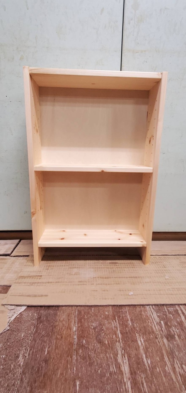 高さ71～80cm、横幅41～50cm、奥行き15cmの本棚ユニットです