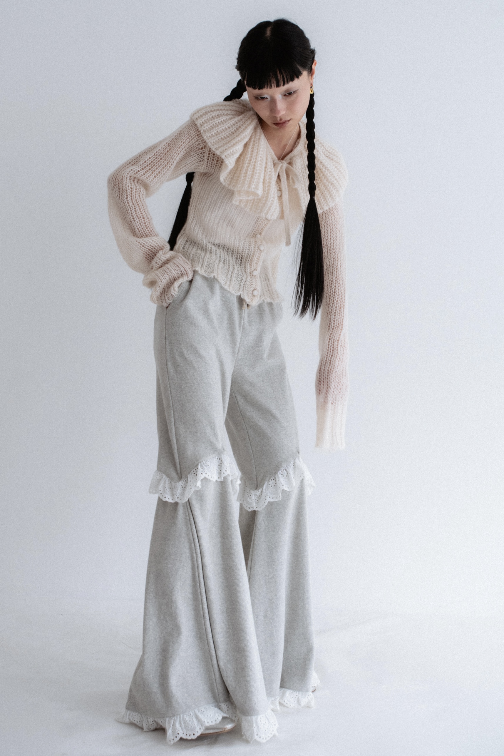 柔らかなリブ素材のフレアパンツ 2WAY仕様で脚長効果