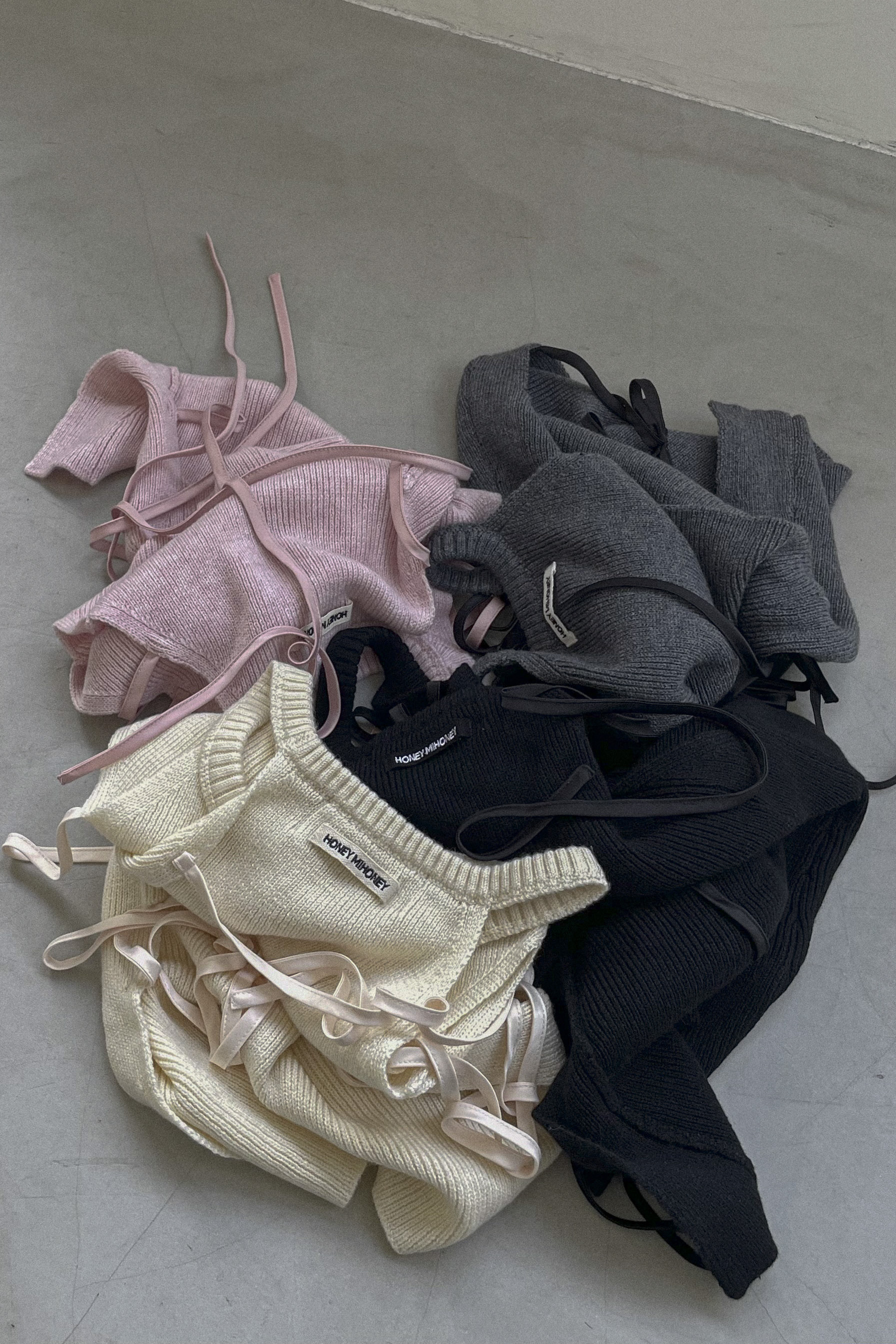 GOLDS♡レースリボン♡ホルターネック♡キャミトップス♡ブラック×ベビーピンク ホルターネックバックリボンレースヘムワンピース – jemiremi