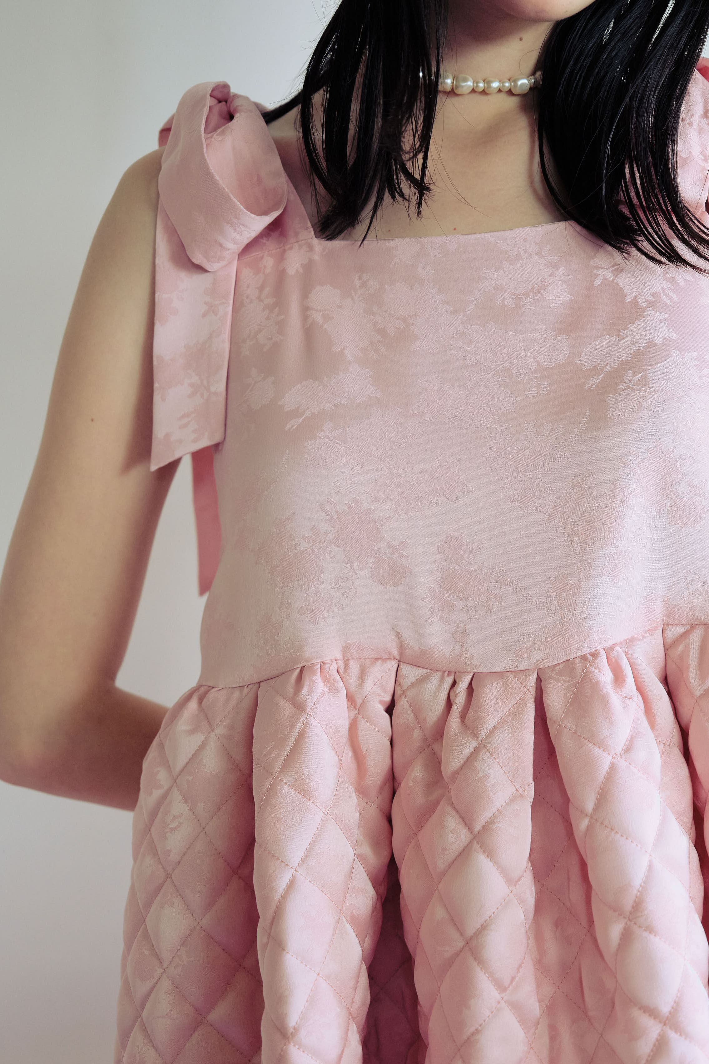 ハニーミーハニーピンク キルティング ノースリーブ ミニワンピース リボン花柄 HONEY MI HONEY｜quilting rose satin tiered mini one-piece