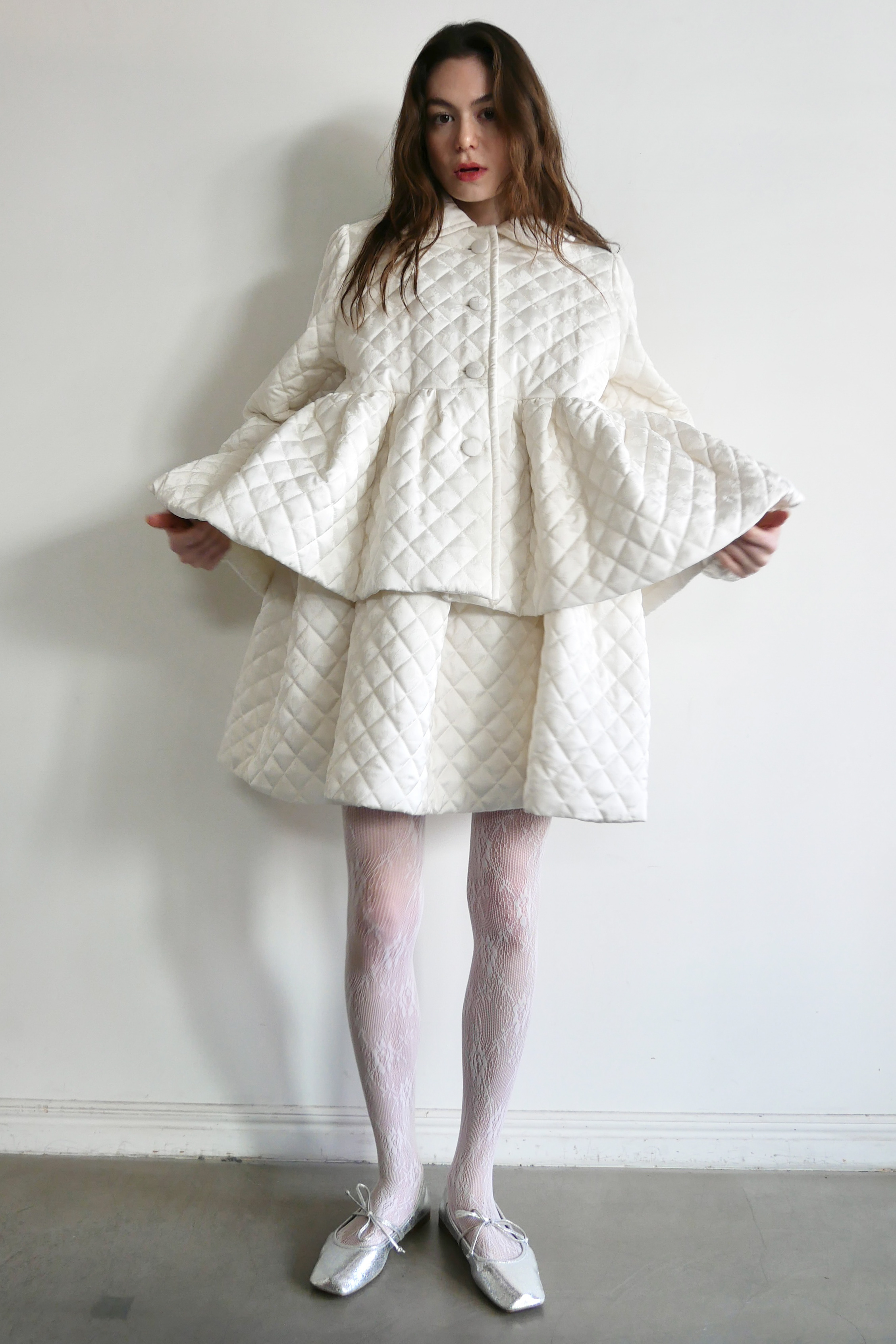 HONEY MI HONEY｜ローズサテンキルティングコート｜ペプラムデザイン