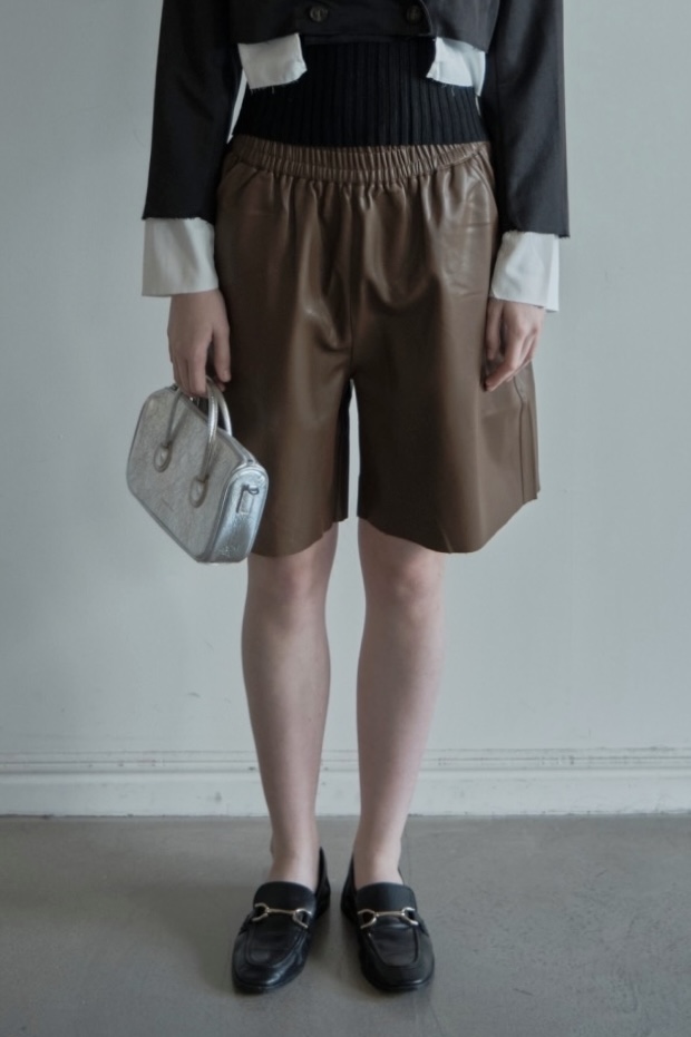 【ALORA THE WAY】eco leather half pants
