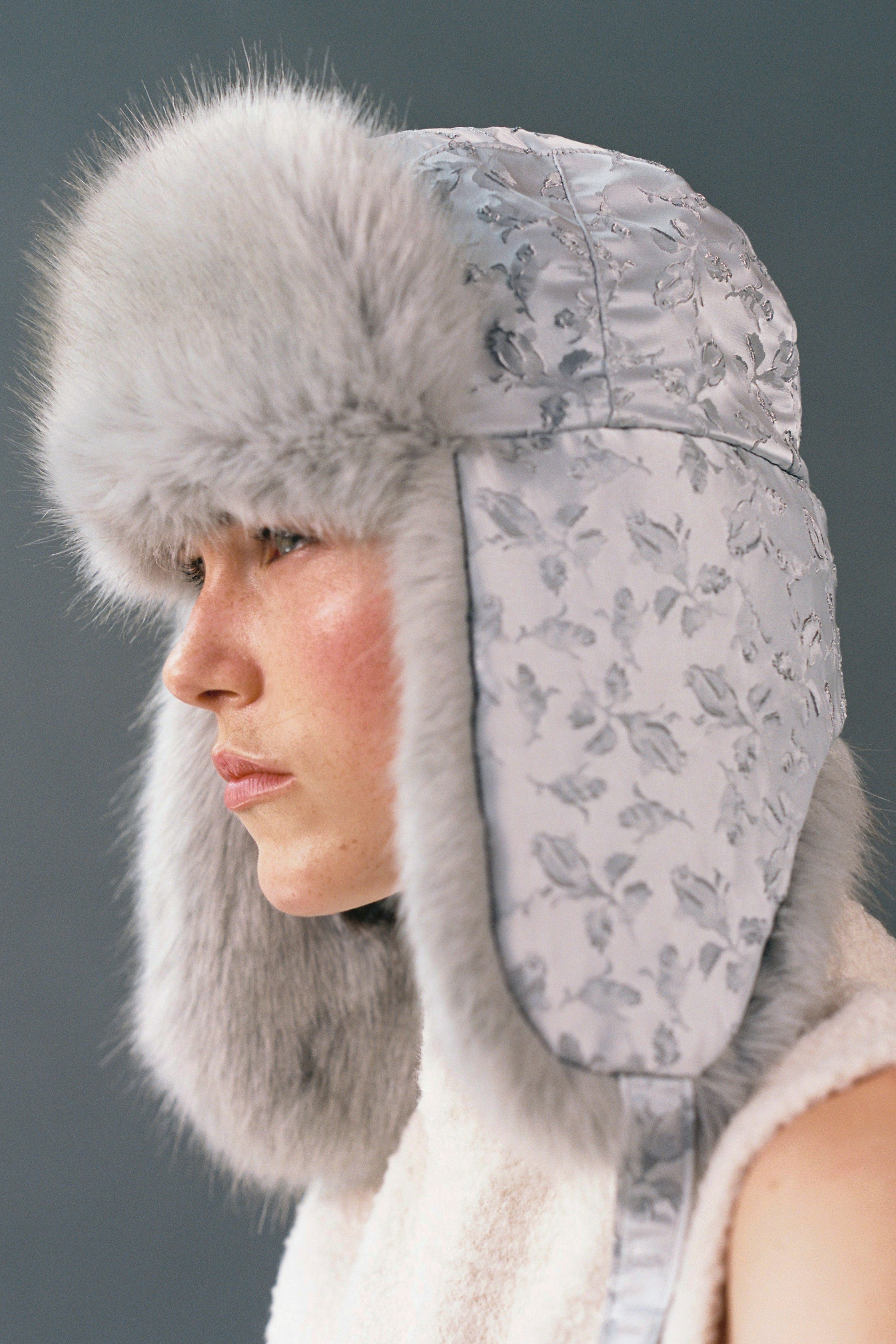 新品未使用　awesome needs ファーハット　オーサムニーズ AWESOME NEEDS】FUR TRAPPER HAT_GLOW HONEY.MALL