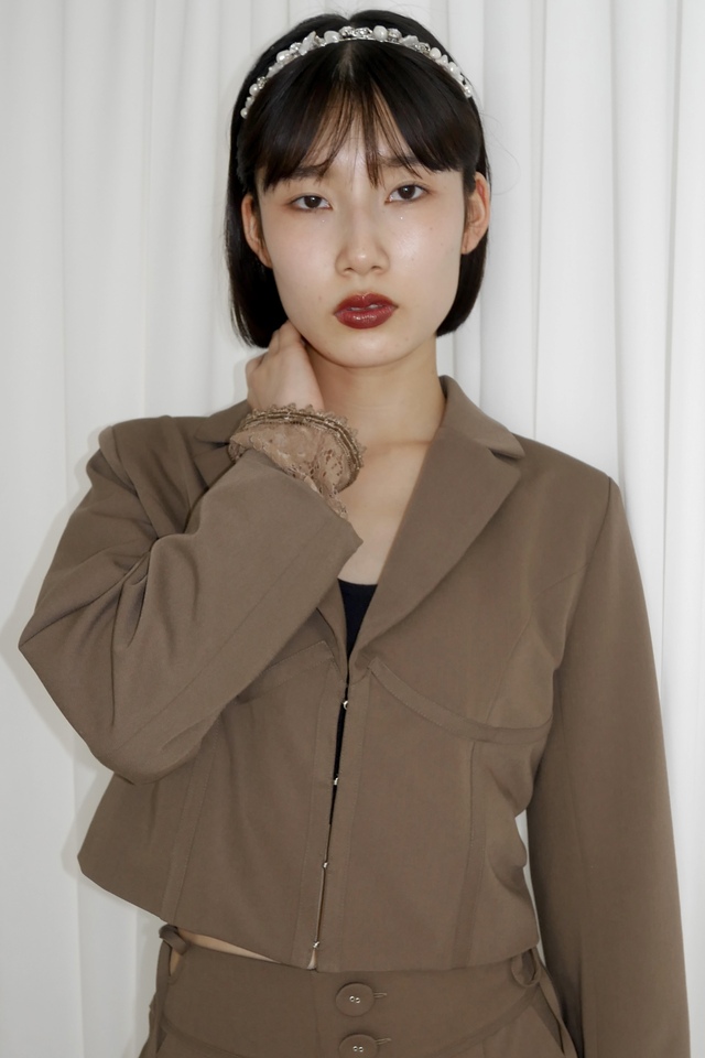 【MAISON ELLIE】corset like cropped jacket