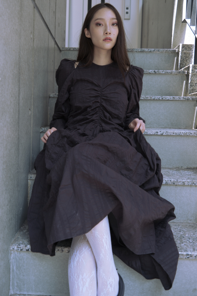 【HONEY MI HONEY】shoulder cut off gather long one-piece