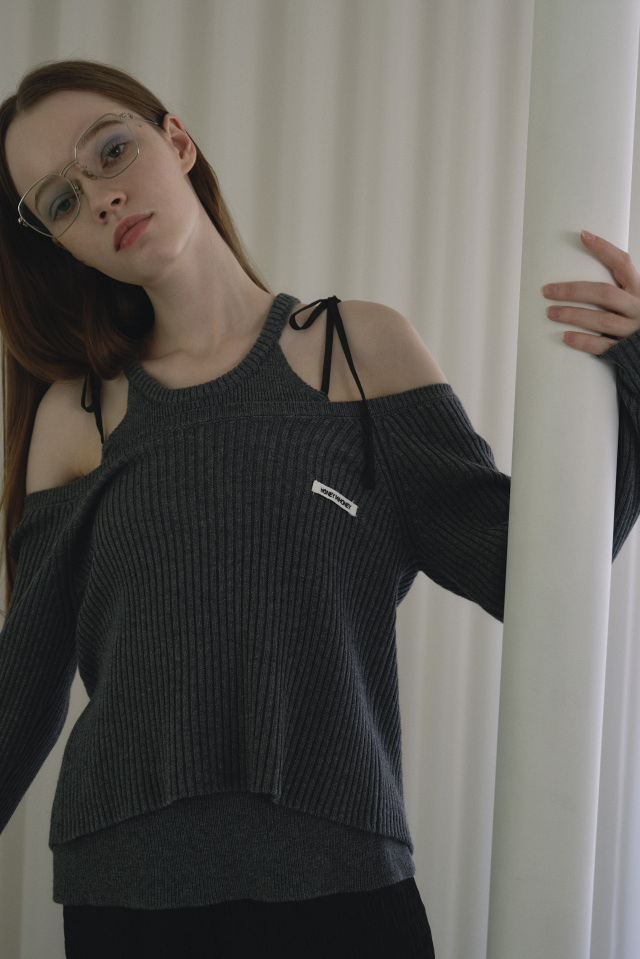【HONEY MI HONEY】HONEY logo off shoulder rib knit tops