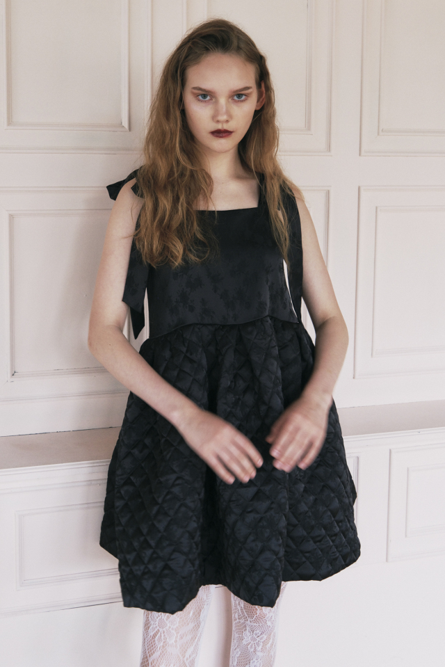 【HONEY MI HONEY】quilting rose satin tiered mini one-piece