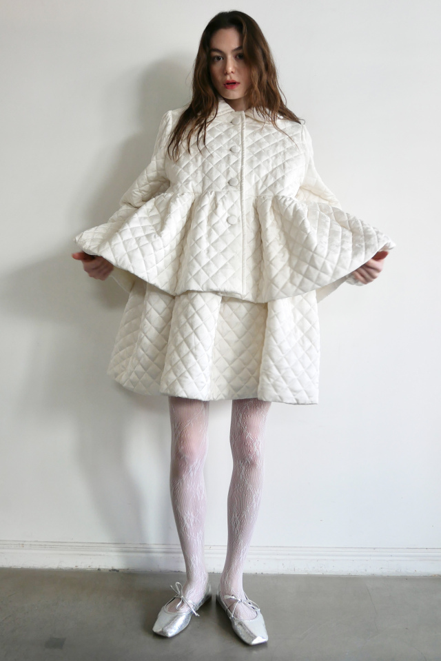 asuna　ハニーミーハニーSoyaaulait コート　S HONEY MI HONEY｜ローズサテンキルティングコート｜ペプラムデザイン