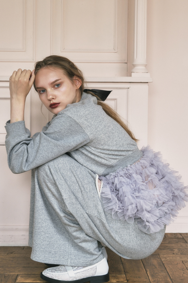 uさま honey mi honey ボトムス グレー ハニーミーハニー Honey mi Honey (ハニーミーハニー）off-shoulder scallop