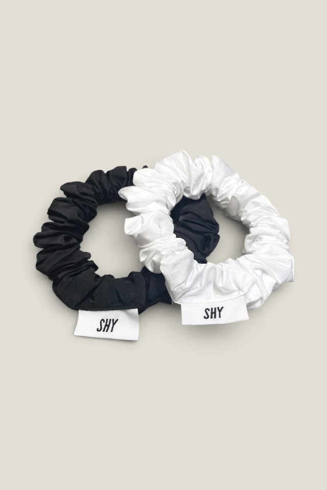 【SHY】athleisure shy logo name scrunchie