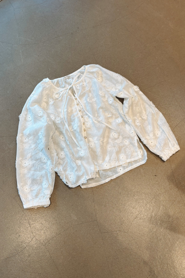【ALORA THE WAY】flower embroidery blouse