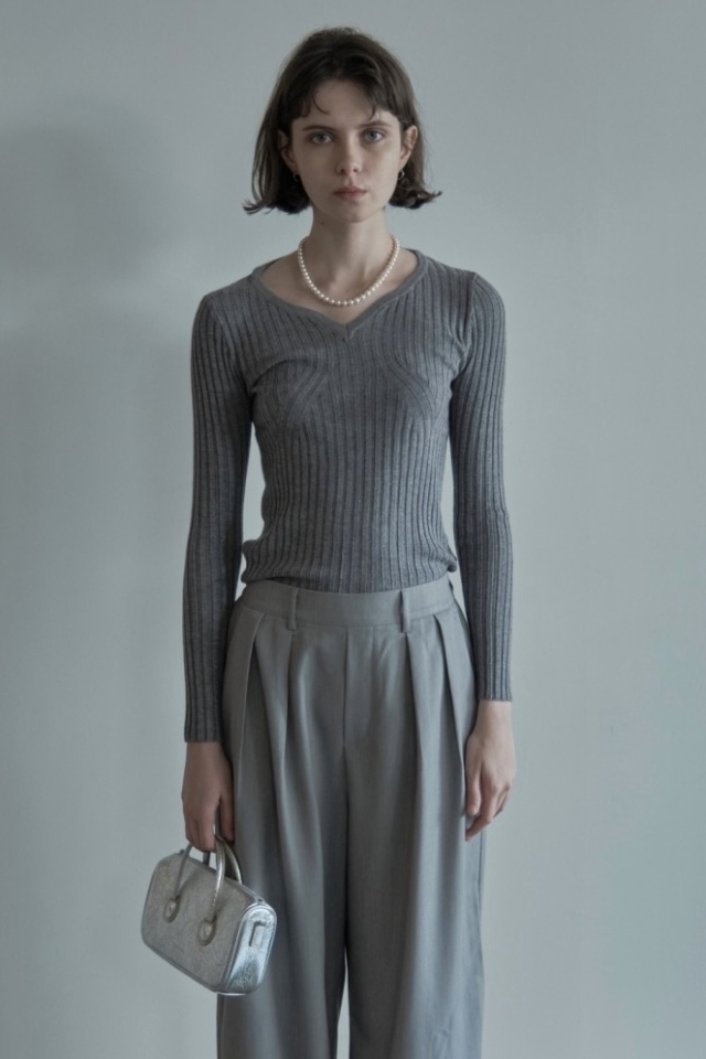 【ALORA THE WAY】V-neck rib knit tops
