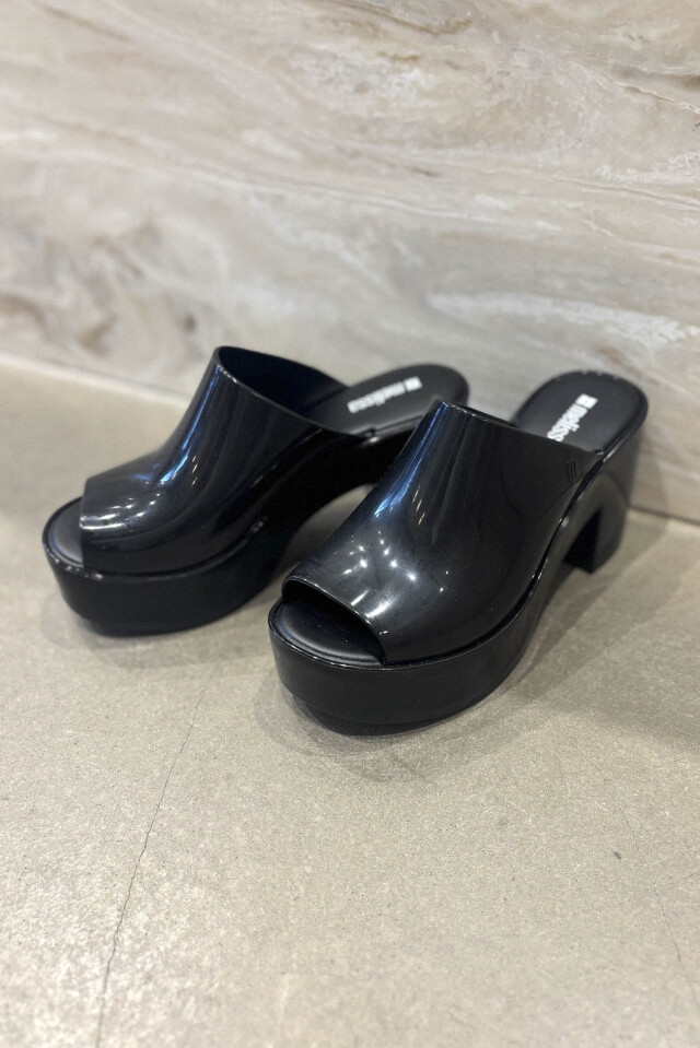 melissa(メリッサ)・Mule Hype llic ミュール サンダル Mule Hype in Black – Melissa Shoes