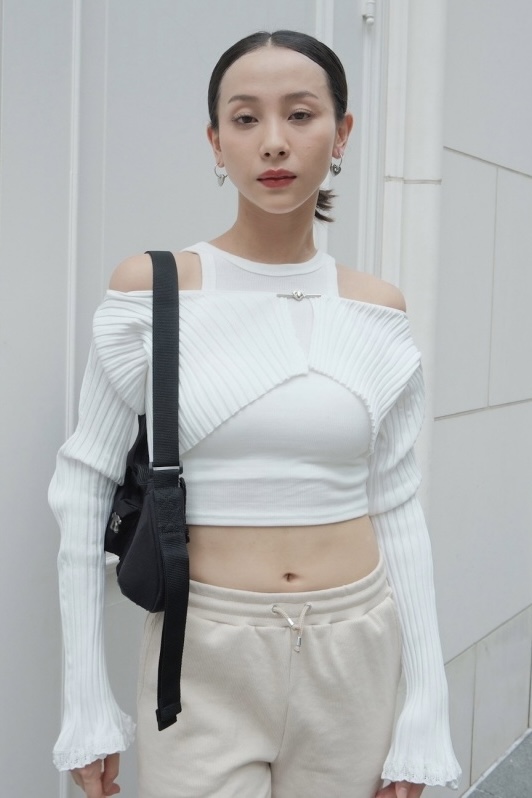 柔らかなリブ素材のフレアパンツ 2WAY仕様で脚長効果