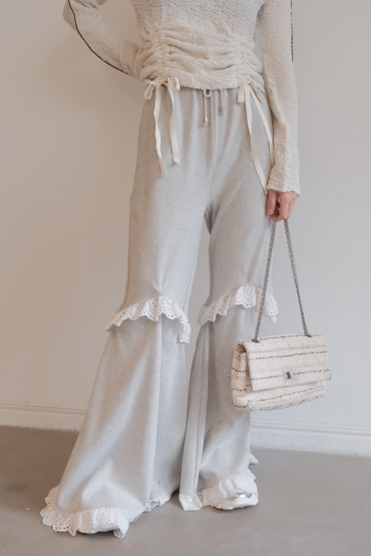 柔らかなリブ素材のフレアパンツ 2WAY仕様で脚長効果