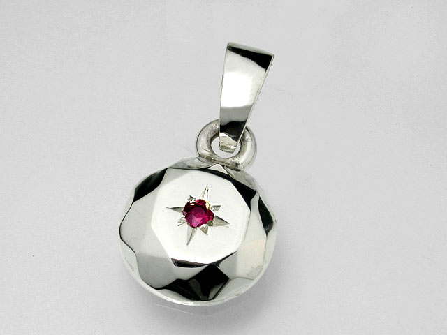 ルビー・ペンダント（7月）