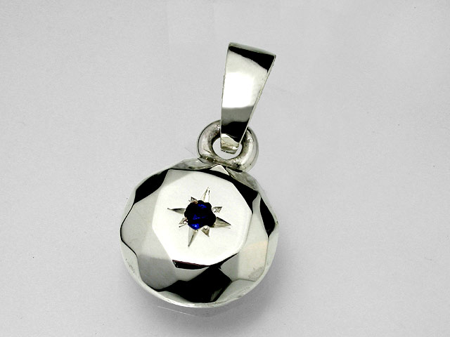 サファイア・ペンダント（9月）
