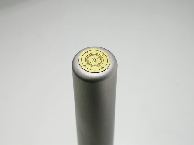 家紋入りチタン印鑑（個人認印・銀行印・12mm）ゴールドエンブレム