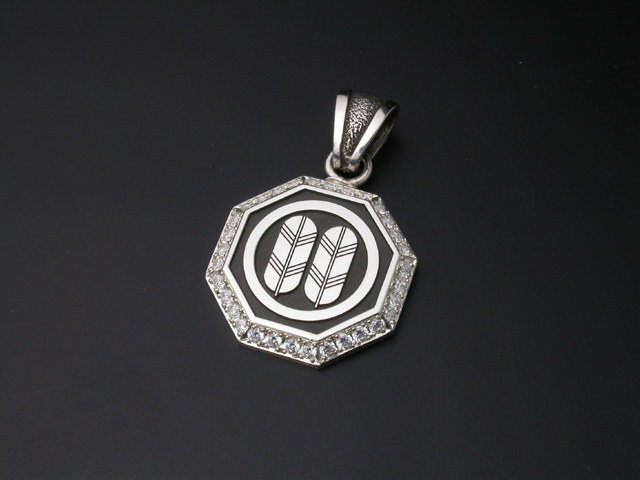 家紋ペンダント・八角・中・石留めオプション