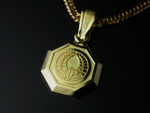 家紋ペンダント・八角・中・K18金ゴールド・松コース