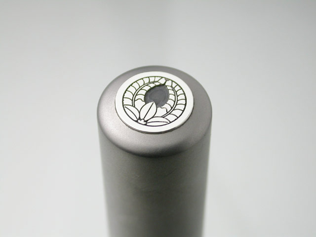 家紋入りチタン印鑑（個人実印・16.5mm)シルバーエンブレム
