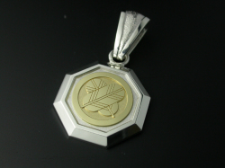 家紋ペンダント・八角・ゴールドエンブレム