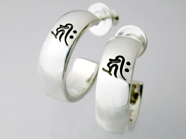 梵字入りのシルバーピアス