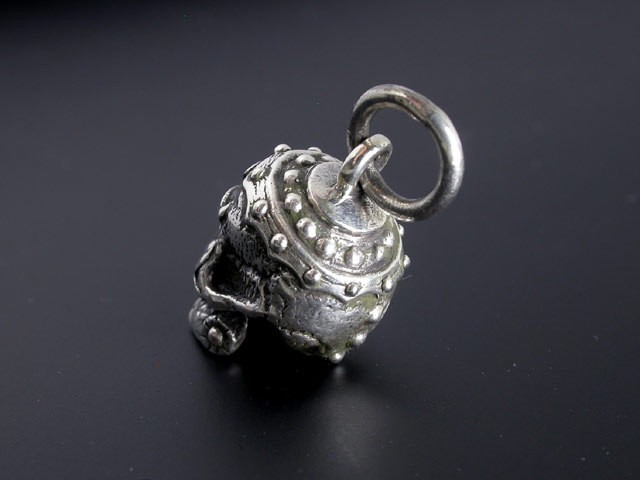 チベットの高僧のスカルに装飾を施した【チベタンスカル】モチーフの