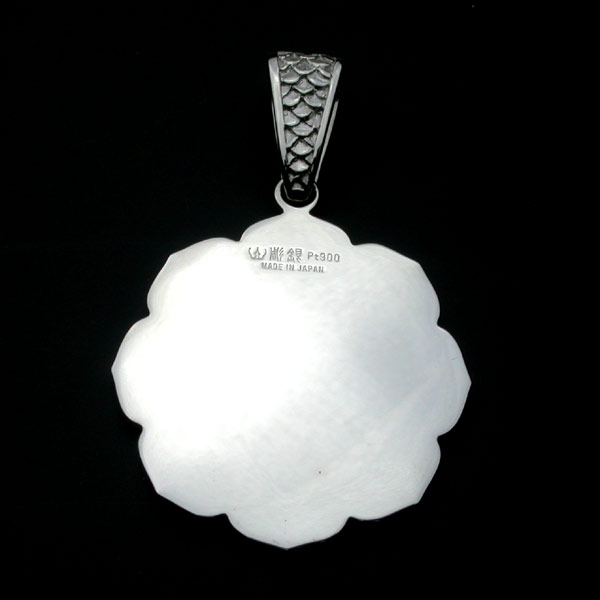 曼荼羅を刻み込んだPt900プラチナ製ペンダント