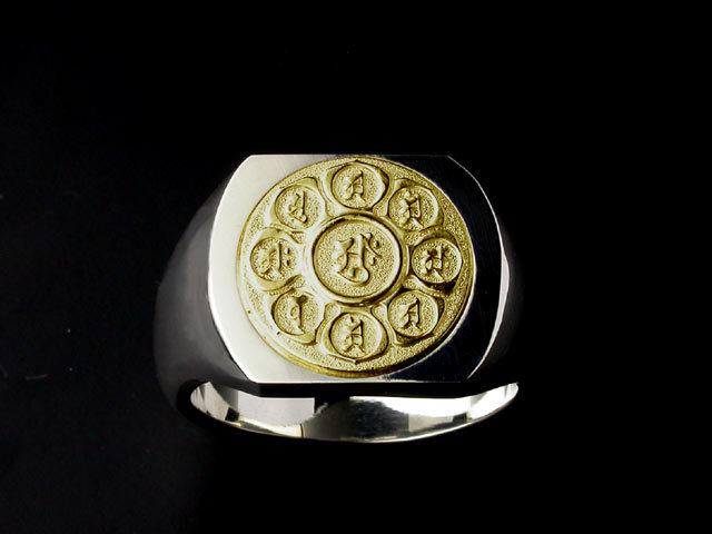 K18 ゴールド リング 葉の彫刻入り K18金で中台八葉院を表した印台リングです。