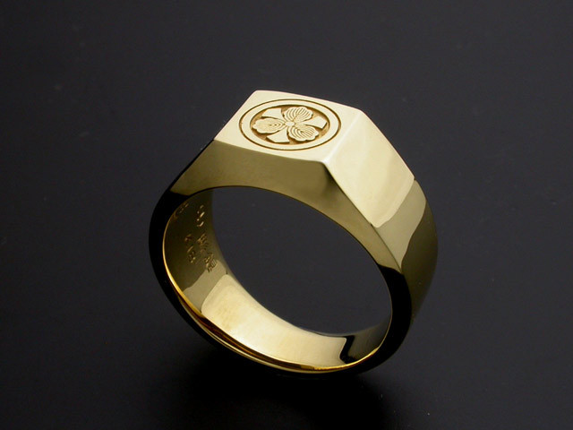 家紋入りの印台リング・シグネットゴールドリング