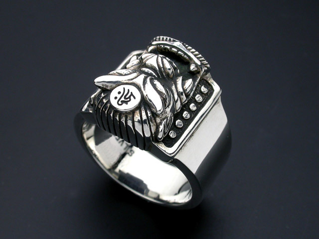 紫綬褒章の受章者　作品　鬼瓦 紫綬褒章の受章者 作品 鬼瓦