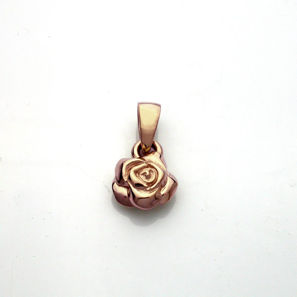 可憐な薔薇をモチーフにした小さなピンクゴールドのペンダント