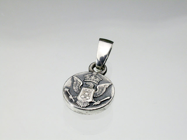 イーグル・ペンダント