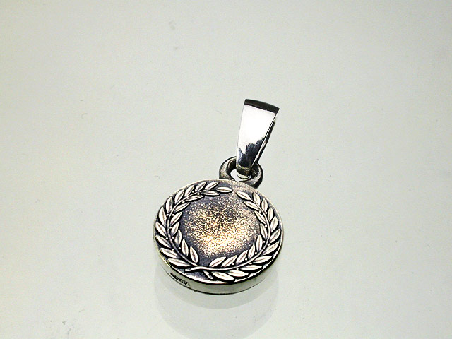 ローレル・ペンダント