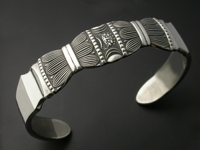 ヴァジュラバングル・鬼面