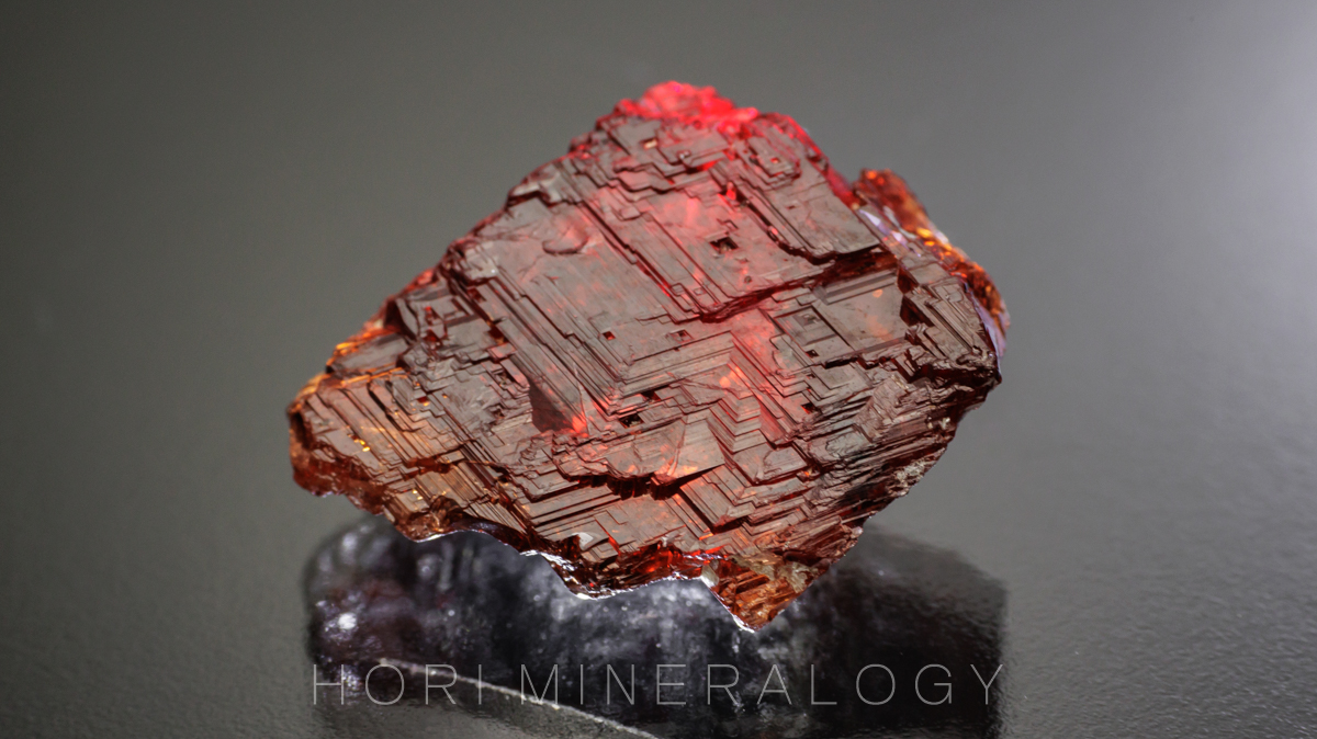 満ばんざくろ石