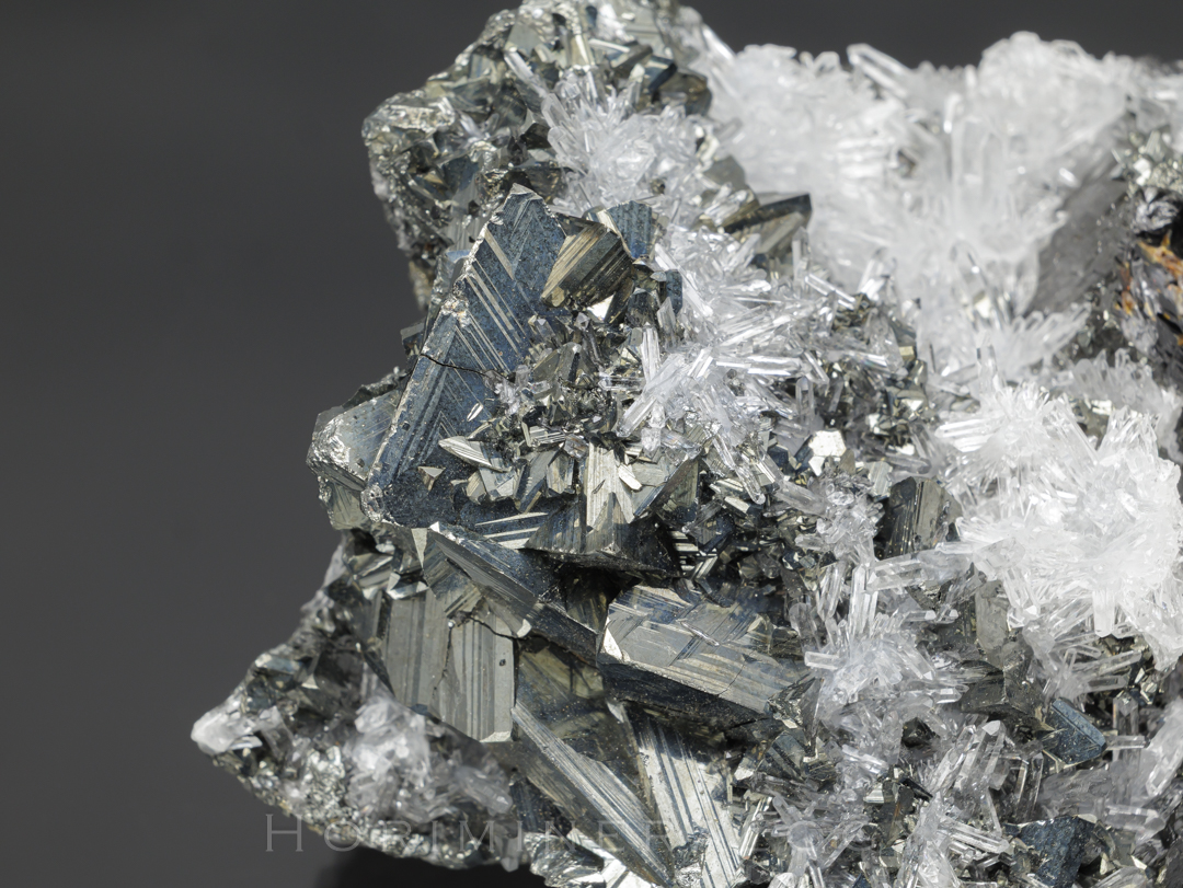 亜鉛砒四面銅鉱