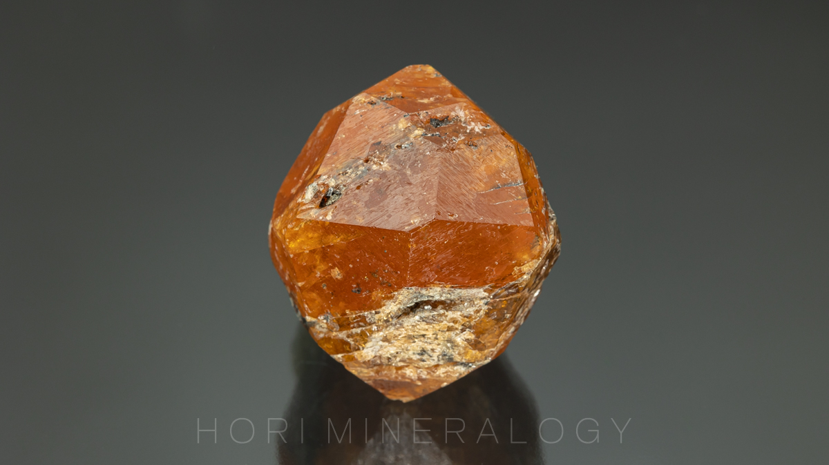 満ばんざくろ石