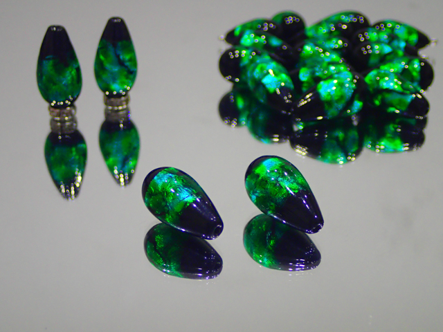 片穴しずく 黒・モスグリーン 12mm×23mm 最安値 1個 250円～ 夜光ホタルガラス【ネコポス便可】