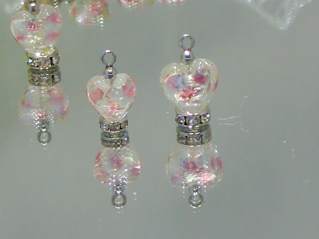 片穴ハート（ステンレスヒートン付き） 透明・さくら 10mm玉 最安値 1個 235円～ 夜光ホタルガラス【ネコポス便可】